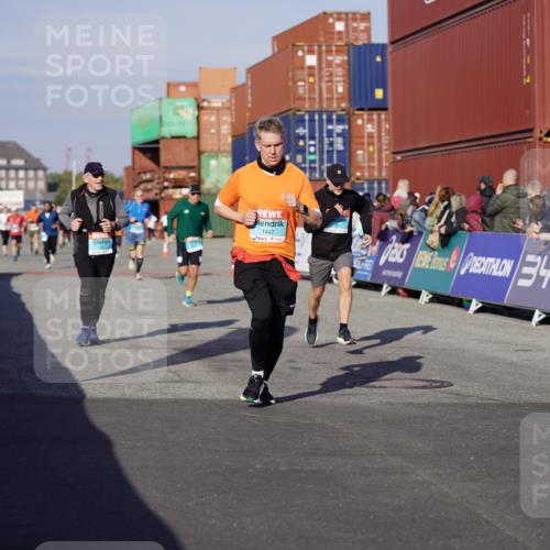 03.10.2025 - Köhlbrandbrückenlauf Michael Burmester http://msf.ph/oto/9000485 03.10.2025 10:04:49 Ziel 1225, 1236, 1302, 1403, 1447, 1457, 2714, 3117, 3753, 3812, 3835 meine-sportfotos.de