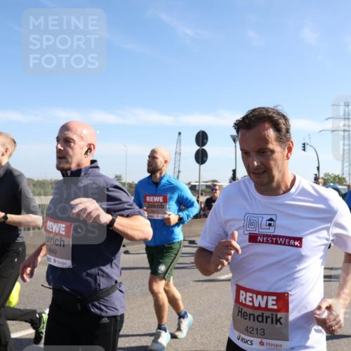 03.10.2025 - Köhlbrandbrückenlauf Julia Fischer http://msf.ph/oto/9000488 03.10.2025 12:15:23 Position 3 4649, 4413, 4213 meine-sportfotos.de