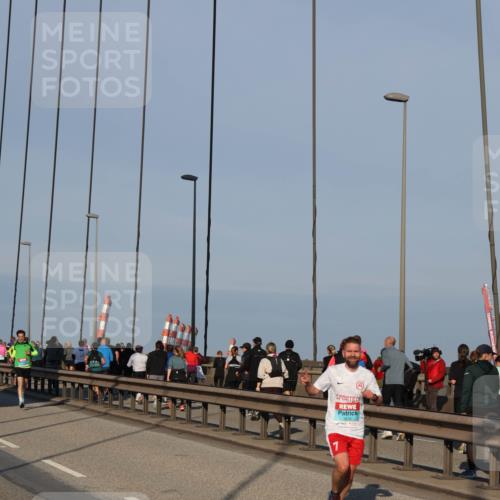 03.10.2025 - Köhlbrandbrückenlauf Julia Fischer http://msf.ph/oto/9000492 03.10.2025 09:35:06 Position 2  meine-sportfotos.de