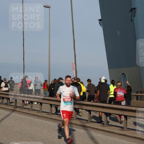 03.10.2025 - Köhlbrandbrückenlauf Julia Fischer http://msf.ph/oto/9000495 03.10.2025 09:35:07 Position 2 2025 meine-sportfotos.de