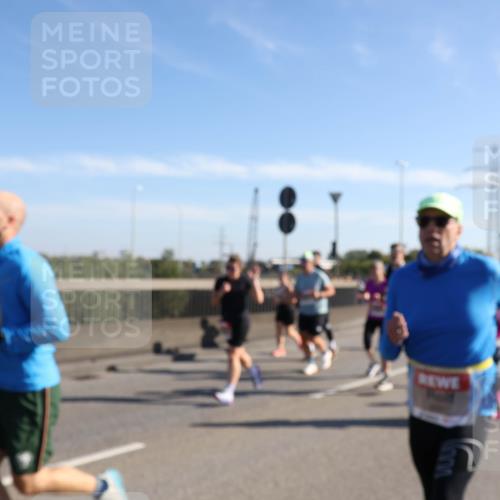 03.10.2025 - Köhlbrandbrückenlauf Julia Fischer http://msf.ph/oto/9000496 03.10.2025 12:15:24 Position 3  meine-sportfotos.de