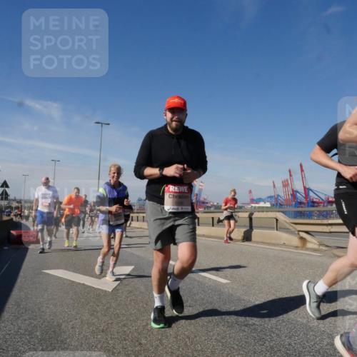 03.10.2025 - Köhlbrandbrückenlauf Matties Gatica Varas http://msf.ph/oto/9000505 03.10.2025 12:53:37 Position 2 5106 meine-sportfotos.de