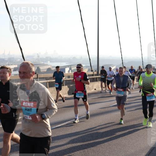 03.10.2025 - Köhlbrandbrückenlauf Julia Fischer http://msf.ph/oto/9000506 03.10.2025 09:21:29 Position 1 1082 meine-sportfotos.de