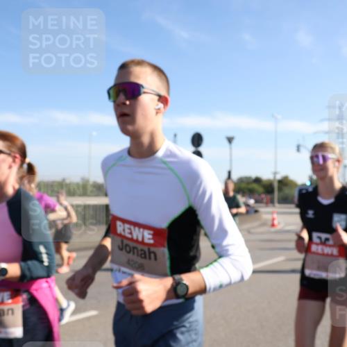 03.10.2025 - Köhlbrandbrückenlauf Julia Fischer http://msf.ph/oto/9000511 03.10.2025 12:15:26 Position 3 4208 meine-sportfotos.de