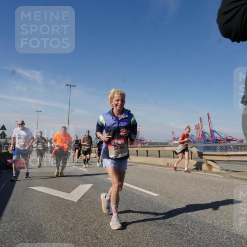 03.10.2025 - Köhlbrandbrückenlauf Matties Gatica Varas http://msf.ph/oto/9000520 03.10.2025 12:53:38 Position 2 6673 meine-sportfotos.de