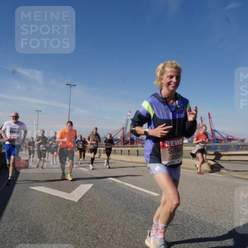 03.10.2025 - Köhlbrandbrückenlauf Matties Gatica Varas http://msf.ph/oto/9000527 03.10.2025 12:53:39 Position 2 6673, 118 meine-sportfotos.de