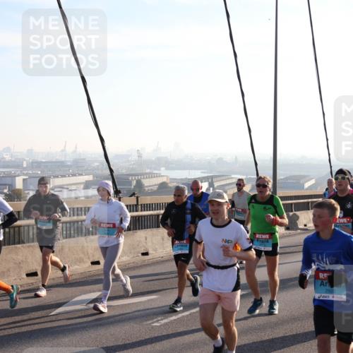 03.10.2025 - Köhlbrandbrückenlauf Julia Fischer http://msf.ph/oto/9000534 03.10.2025 09:21:33 Position 1 2920 meine-sportfotos.de
