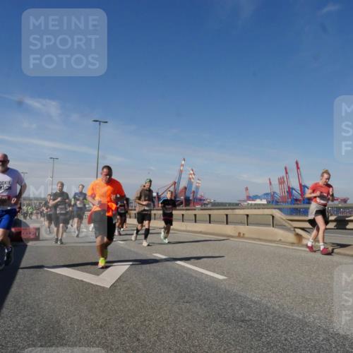 03.10.2025 - Köhlbrandbrückenlauf Matties Gatica Varas http://msf.ph/oto/9000536 03.10.2025 12:53:39 Position 2  meine-sportfotos.de