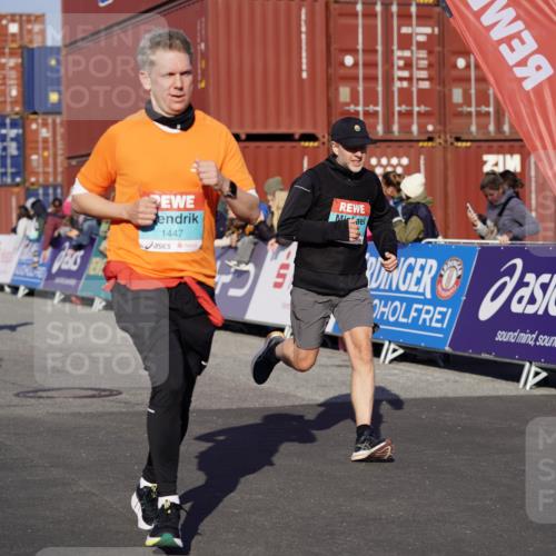 03.10.2025 - Köhlbrandbrückenlauf Michael Burmester http://msf.ph/oto/9000540 03.10.2025 10:04:51 Ziel 1236, 1302, 1403, 1447, 1457, 2714, 3117, 3812 meine-sportfotos.de
