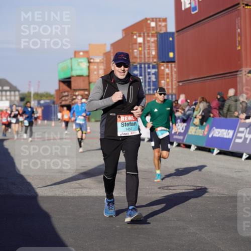 03.10.2025 - Köhlbrandbrückenlauf Michael Burmester http://msf.ph/oto/9000554 03.10.2025 10:04:52 Ziel 1236, 1302, 1403, 1447, 1457, 2714, 3117, 3741, 3812 meine-sportfotos.de