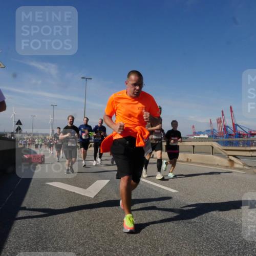 03.10.2025 - Köhlbrandbrückenlauf Matties Gatica Varas http://msf.ph/oto/9000557 03.10.2025 12:53:41 Position 2 4875 meine-sportfotos.de