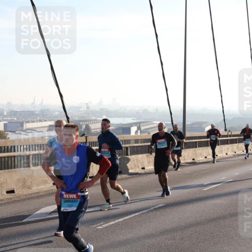 03.10.2025 - Köhlbrandbrückenlauf Julia Fischer http://msf.ph/oto/9000568 03.10.2025 09:21:37 Position 1 2955 meine-sportfotos.de