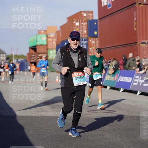 03.10.2025 - Köhlbrandbrückenlauf Michael Burmester http://msf.ph/oto/9000573 03.10.2025 10:04:52 Ziel 1236, 1302, 1403, 1447, 1457, 2714, 3117, 3741, 3812 meine-sportfotos.de