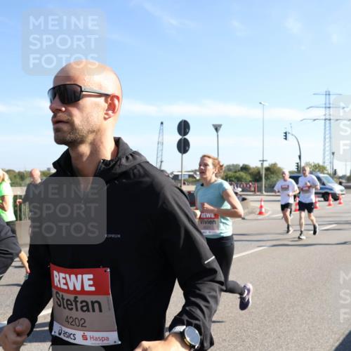 03.10.2025 - Köhlbrandbrückenlauf Julia Fischer http://msf.ph/oto/9000578 03.10.2025 12:15:37 Position 3 0, 4202, 4521 meine-sportfotos.de