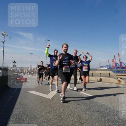 03.10.2025 - Köhlbrandbrückenlauf Matties Gatica Varas http://msf.ph/oto/9000579 03.10.2025 12:53:42 Position 2  meine-sportfotos.de