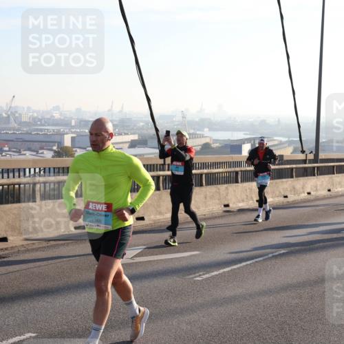 03.10.2025 - Köhlbrandbrückenlauf Julia Fischer http://msf.ph/oto/9000583 03.10.2025 09:21:41 Position 1 1168 meine-sportfotos.de