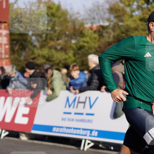 03.10.2025 - Köhlbrandbrückenlauf Michael Burmester http://msf.ph/oto/9000585 03.10.2025 10:04:54 Ziel 1302, 1403, 1406, 1447, 1457, 1477, 3741, 3812 meine-sportfotos.de