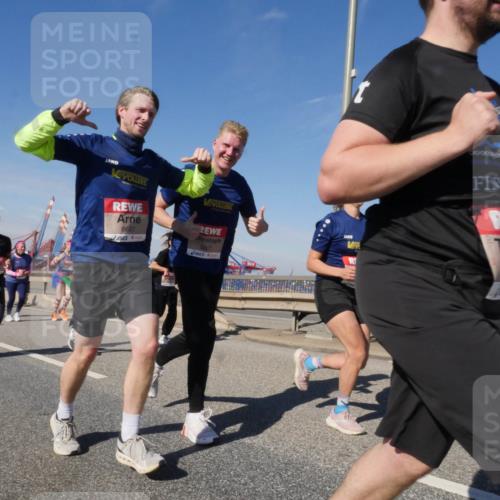 03.10.2025 - Köhlbrandbrückenlauf Matties Gatica Varas http://msf.ph/oto/9000600 03.10.2025 12:53:44 Position 2 6687, 5607, 0000000000, 021 meine-sportfotos.de