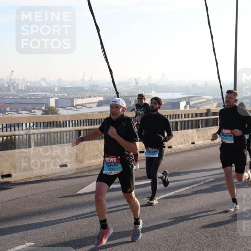 03.10.2025 - Köhlbrandbrückenlauf Julia Fischer http://msf.ph/oto/9000601 03.10.2025 09:21:44 Position 1 3091, 1197 meine-sportfotos.de