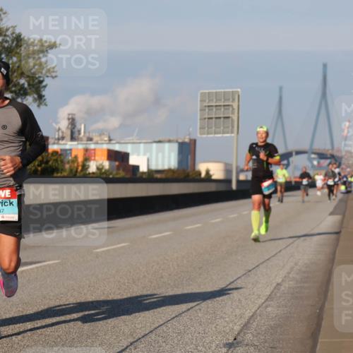 03.10.2025 - Köhlbrandbrückenlauf Luisa Fischer http://msf.ph/oto/9000607 03.10.2025 10:42:36 Position 3 1037 meine-sportfotos.de