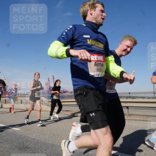 03.10.2025 - Köhlbrandbrückenlauf Matties Gatica Varas http://msf.ph/oto/9000609 03.10.2025 12:53:44 Position 2 6687, 560 meine-sportfotos.de