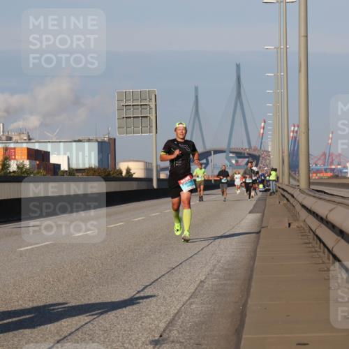 03.10.2025 - Köhlbrandbrückenlauf Luisa Fischer http://msf.ph/oto/9000613 03.10.2025 10:42:37 Position 3  meine-sportfotos.de