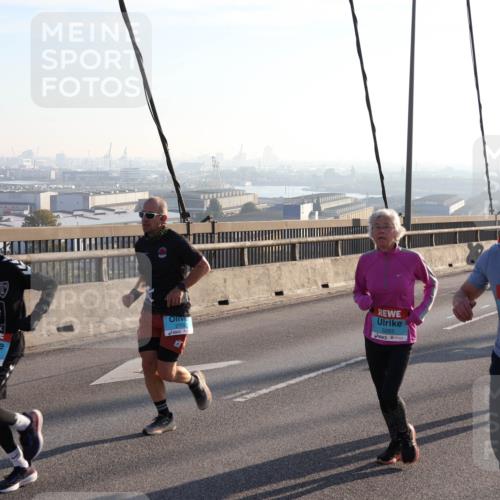 03.10.2025 - Köhlbrandbrückenlauf Julia Fischer http://msf.ph/oto/9000614 03.10.2025 09:21:47 Position 1 2759, 3263, 3404 meine-sportfotos.de