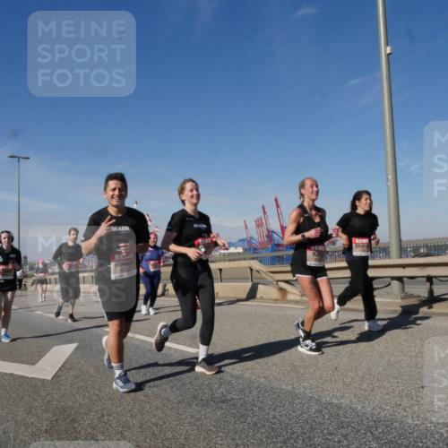 03.10.2025 - Köhlbrandbrückenlauf Matties Gatica Varas http://msf.ph/oto/9000615 03.10.2025 12:53:45 Position 2  meine-sportfotos.de