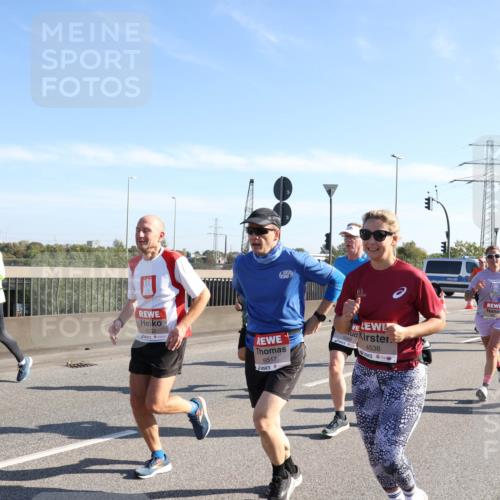 03.10.2025 - Köhlbrandbrückenlauf Julia Fischer http://msf.ph/oto/9000618 03.10.2025 12:15:42 Position 3 6232, 6517, 4538 meine-sportfotos.de