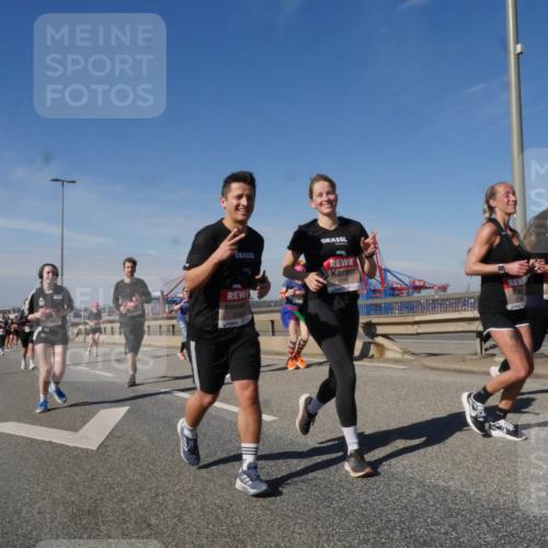 03.10.2025 - Köhlbrandbrückenlauf Matties Gatica Varas http://msf.ph/oto/9000621 03.10.2025 12:53:45 Position 2 6066, 606 meine-sportfotos.de