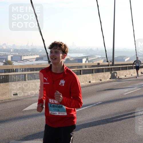 03.10.2025 - Köhlbrandbrückenlauf Julia Fischer http://msf.ph/oto/9000629 03.10.2025 09:21:48 Position 1 1118 meine-sportfotos.de