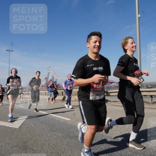 03.10.2025 - Köhlbrandbrückenlauf Matties Gatica Varas http://msf.ph/oto/9000635 03.10.2025 12:53:46 Position 2 6063 meine-sportfotos.de