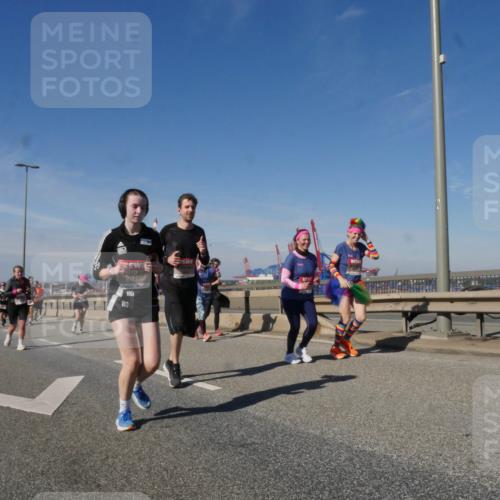 03.10.2025 - Köhlbrandbrückenlauf Matties Gatica Varas http://msf.ph/oto/9000649 03.10.2025 12:53:47 Position 2  meine-sportfotos.de