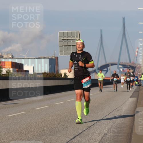 03.10.2025 - Köhlbrandbrückenlauf Luisa Fischer http://msf.ph/oto/9000652 03.10.2025 10:42:38 Position 3 3609 meine-sportfotos.de