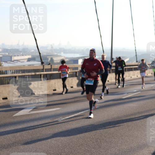 03.10.2025 - Köhlbrandbrückenlauf Julia Fischer http://msf.ph/oto/9000653 03.10.2025 09:21:55 Position 1  meine-sportfotos.de