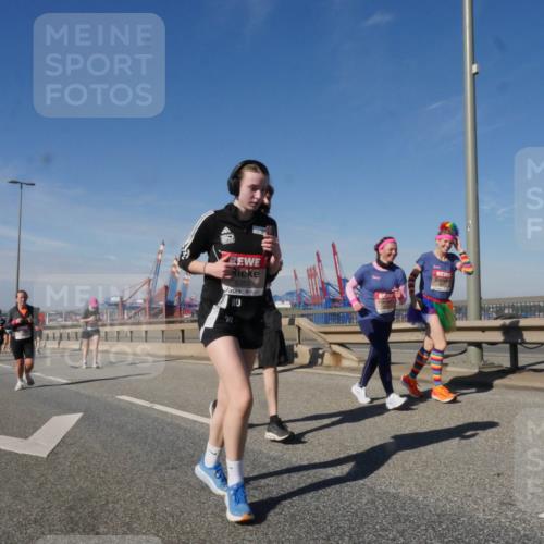 03.10.2025 - Köhlbrandbrückenlauf Matties Gatica Varas http://msf.ph/oto/9000658 03.10.2025 12:53:47 Position 2 5353, 30 meine-sportfotos.de