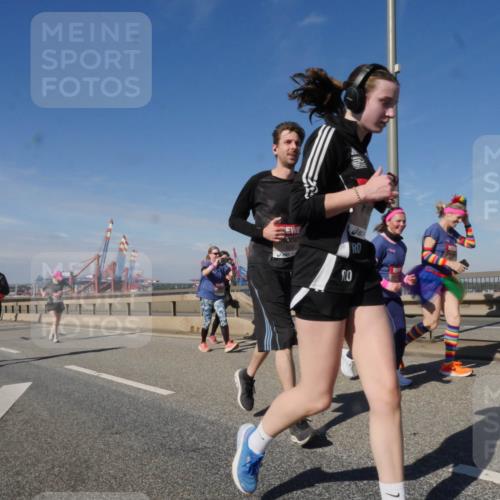 03.10.2025 - Köhlbrandbrückenlauf Matties Gatica Varas http://msf.ph/oto/9000665 03.10.2025 12:53:48 Position 2  meine-sportfotos.de