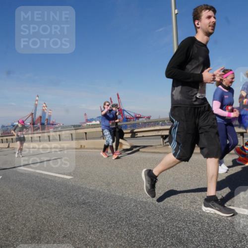 03.10.2025 - Köhlbrandbrückenlauf Matties Gatica Varas http://msf.ph/oto/9000667 03.10.2025 12:53:48 Position 2  meine-sportfotos.de