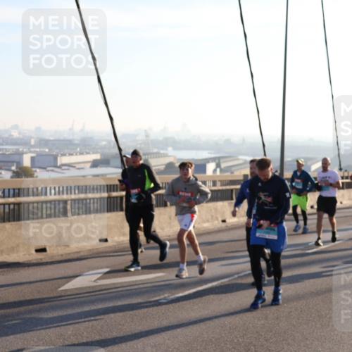 03.10.2025 - Köhlbrandbrückenlauf Julia Fischer http://msf.ph/oto/9000670 03.10.2025 09:21:58 Position 1  meine-sportfotos.de