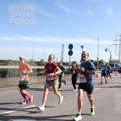 03.10.2025 - Köhlbrandbrückenlauf Julia Fischer http://msf.ph/oto/9000672 03.10.2025 12:15:45 Position 3 4328, 4327 meine-sportfotos.de