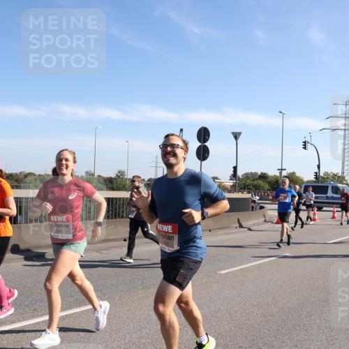 03.10.2025 - Köhlbrandbrückenlauf Julia Fischer http://msf.ph/oto/9000677 03.10.2025 12:15:46 Position 3 6037, 4328, 1327 meine-sportfotos.de