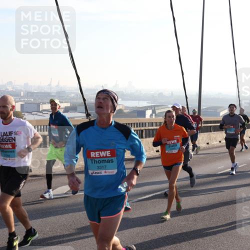 03.10.2025 - Köhlbrandbrückenlauf Julia Fischer http://msf.ph/oto/9000680 03.10.2025 09:22:01 Position 1 2788, 3317, 2849 meine-sportfotos.de