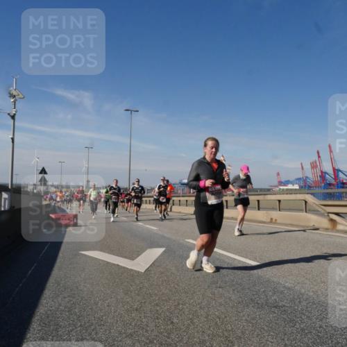 03.10.2025 - Köhlbrandbrückenlauf Matties Gatica Varas http://msf.ph/oto/9000683 03.10.2025 12:53:50 Position 2  meine-sportfotos.de