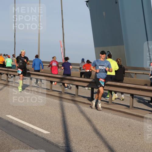 03.10.2025 - Köhlbrandbrückenlauf Julia Fischer http://msf.ph/oto/9000698 03.10.2025 09:36:03 Position 2 1202 meine-sportfotos.de