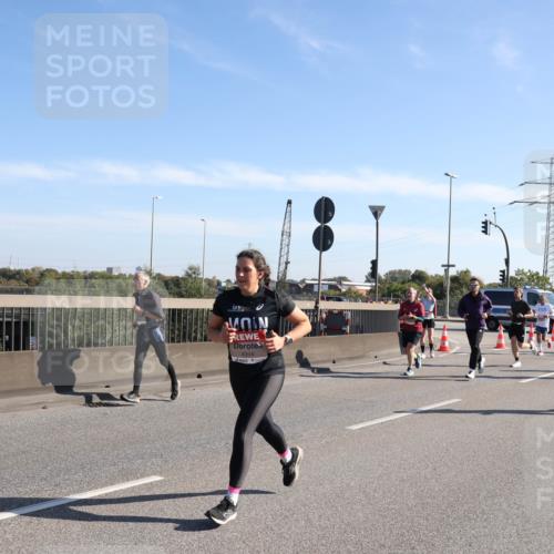 03.10.2025 - Köhlbrandbrückenlauf Julia Fischer http://msf.ph/oto/9000700 03.10.2025 12:15:49 Position 3 4364, 2025 meine-sportfotos.de