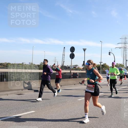 03.10.2025 - Köhlbrandbrückenlauf Julia Fischer http://msf.ph/oto/9000703 03.10.2025 12:15:51 Position 3 4015 meine-sportfotos.de