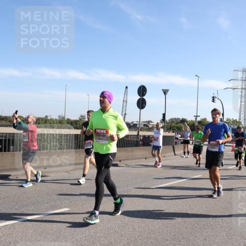 03.10.2025 - Köhlbrandbrückenlauf Julia Fischer http://msf.ph/oto/9000716 03.10.2025 12:15:52 Position 3 5637 meine-sportfotos.de