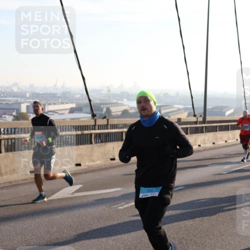 03.10.2025 - Köhlbrandbrückenlauf Julia Fischer http://msf.ph/oto/9000733 03.10.2025 09:22:06 Position 1 2940, 1132 meine-sportfotos.de
