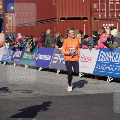 03.10.2025 - Köhlbrandbrückenlauf Michael Burmester http://msf.ph/oto/9000734 03.10.2025 10:05:00 Ziel 1211, 1302, 1406, 1477, 1622, 1944, 3721, 3741 meine-sportfotos.de