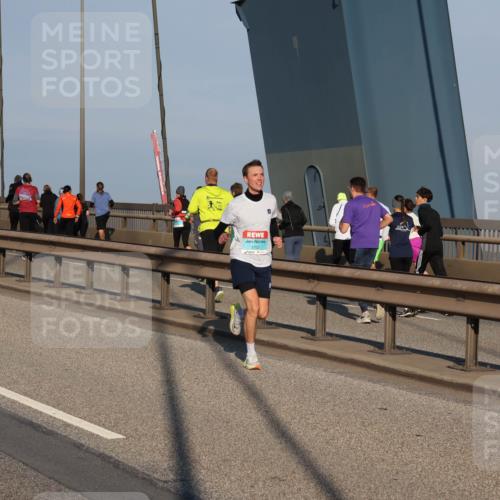 03.10.2025 - Köhlbrandbrückenlauf Julia Fischer http://msf.ph/oto/9000743 03.10.2025 09:36:18 Position 2 3702 meine-sportfotos.de
